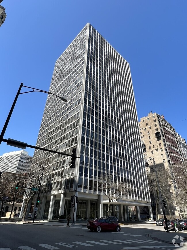 Building Photo - 2400 N Lakeview Ave