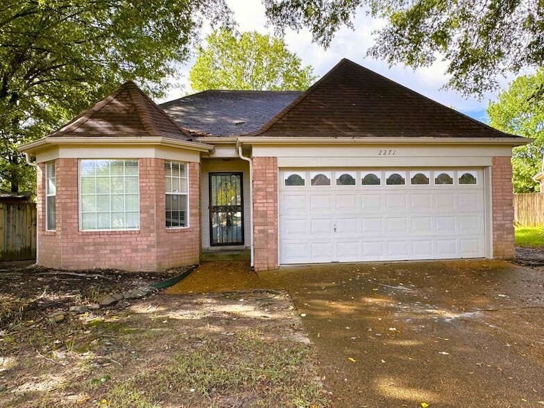 Primary Photo - 2271 Lake Springs Ln