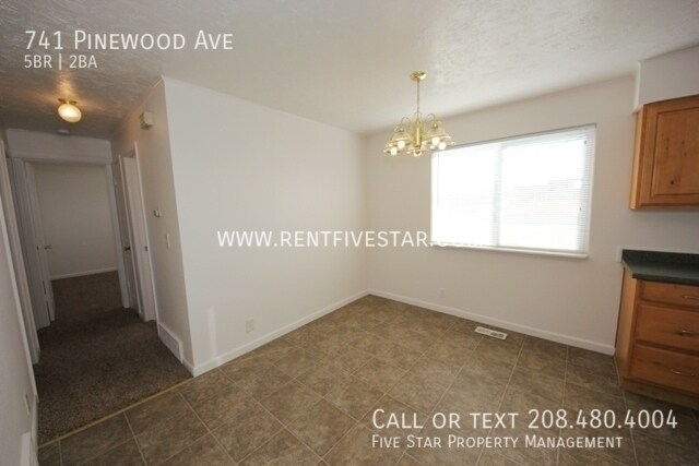 Foto del edificio - Cozy and Comfortable Home Located in the H...