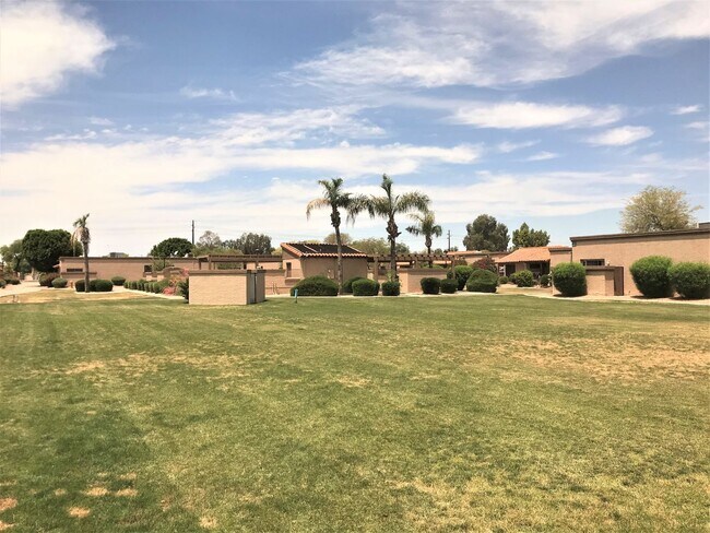 Foto del edificio - **BEAUTIFUL RENOVATED 2 BEDROOM/2 BATHROOM PATIO HOME IN CHANDLER (CHANDLER BLVD & COOPER)**