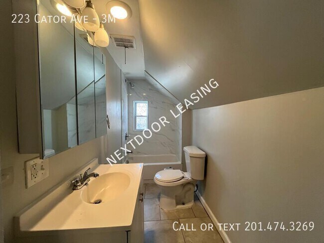 Foto del edificio - 223 Cator Ave