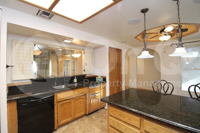 Foto del edificio - 5200 S Lakeshore Dr