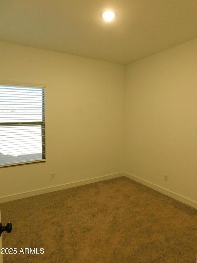 Building Photo - 42510 W Vincent Dr