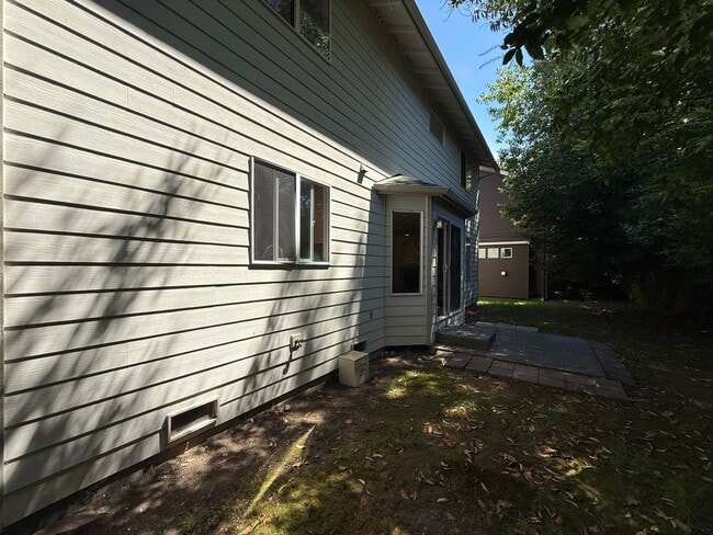 Building Photo - 4 Bed 2 Bath Home in Waterbury Meadows