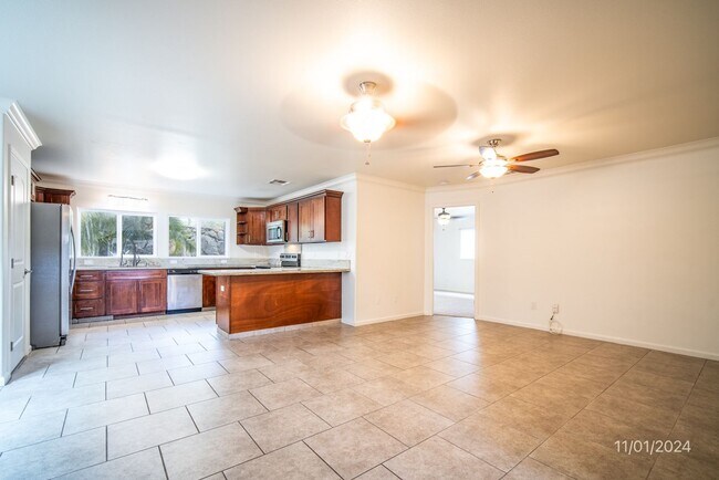 Building Photo - GATED PRIVATE COMMUNITY 4BR, 2.5BA + EXTRA...