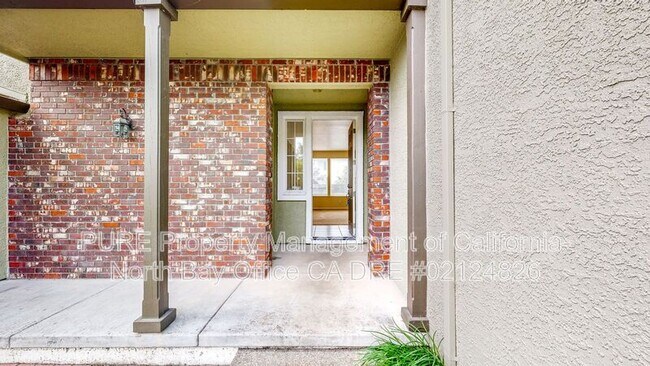 Building Photo - 283 Bouquet Cir