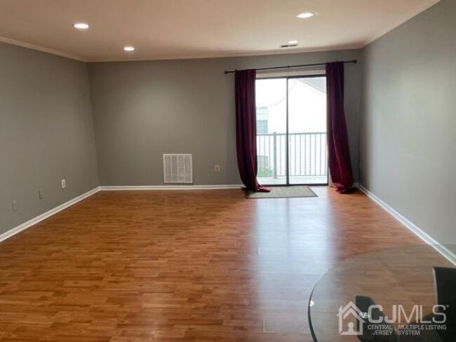 Building Photo - 807 Woodbridge Commons Way