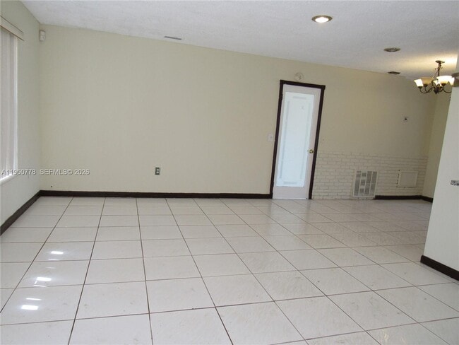 Foto del edificio - 7913 Ramona St