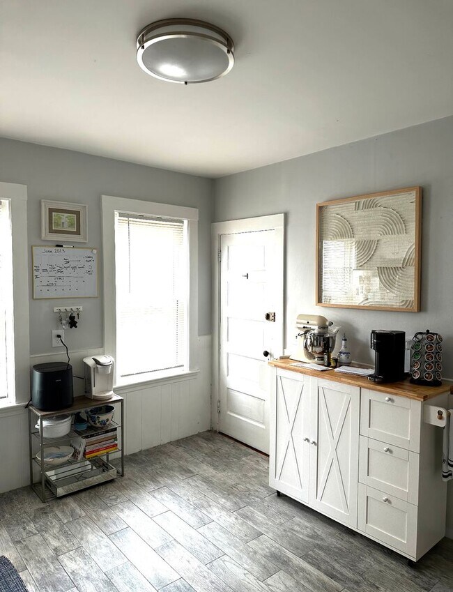 Foto del edificio - Spacious Three Bedroom Apartment