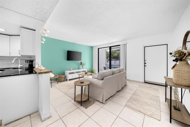 Foto del edificio - 2345 NE 135th St