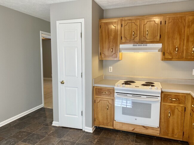 Building Photo - 3431 Sandpiper Dr