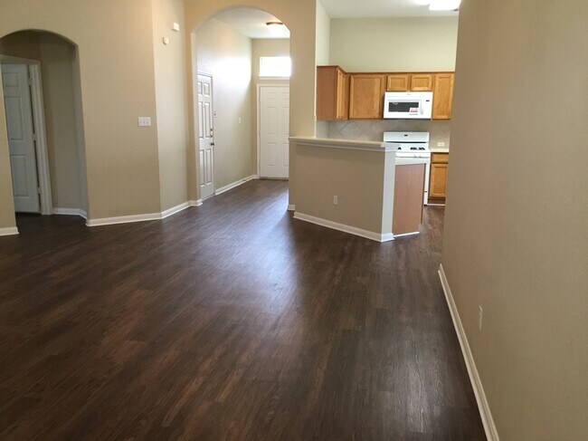 Building Photo - 275 Goldenrod St