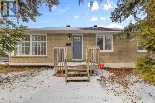 Building Photo - 940 Brant St