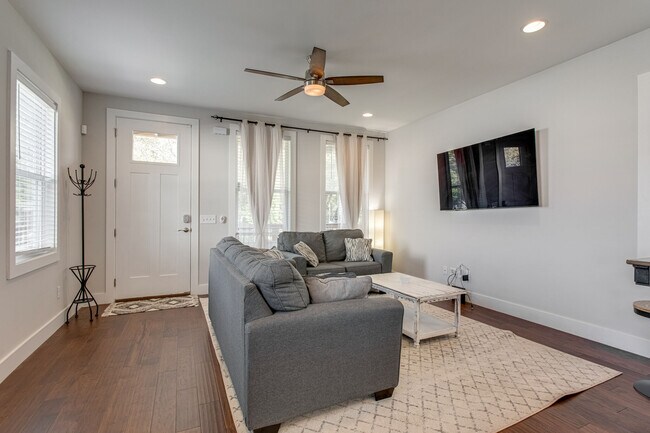 Spacious living room with lots of windows. - 625 James Ave