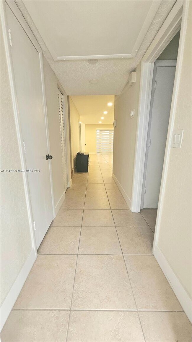 Foto del edificio - 3038 NW 69th Ct