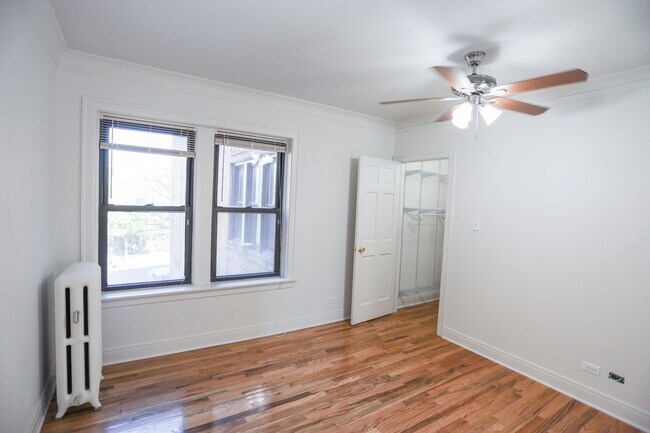Building Photo - 4254 N Clark St
