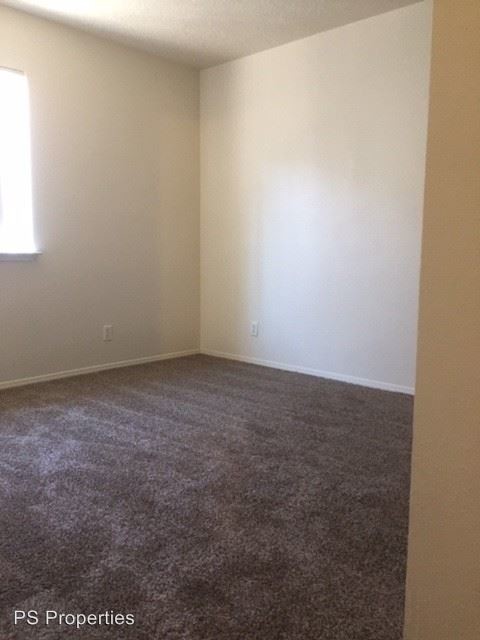 Building Photo - 525 Bloomfield Meadows Dr NE