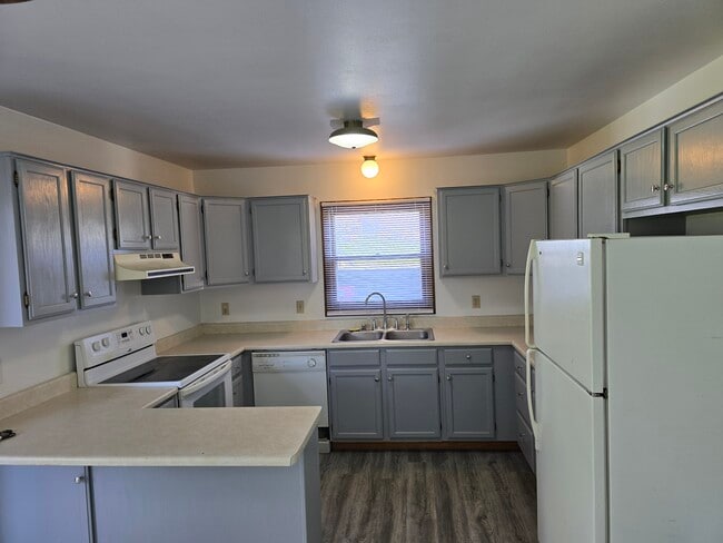 Building Photo - 391 Willow Grove Dr