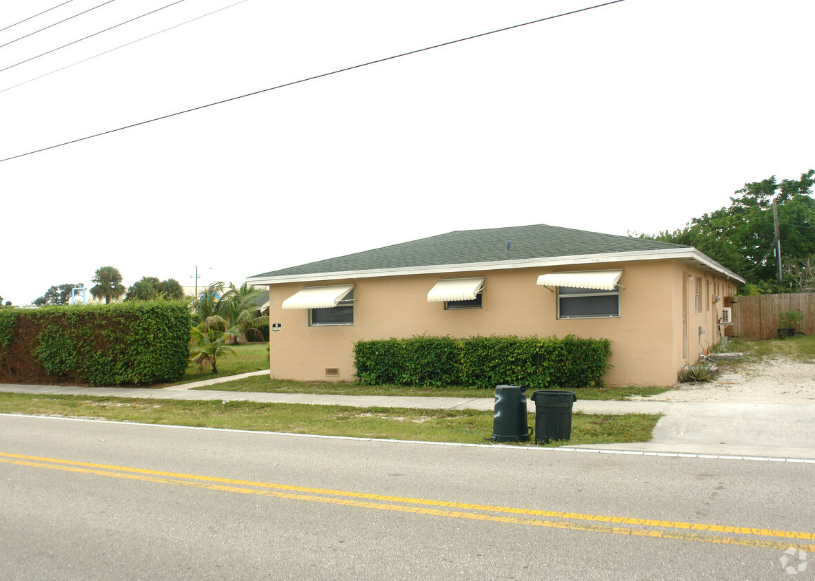 Building Photo - Lantana Palms Apartments