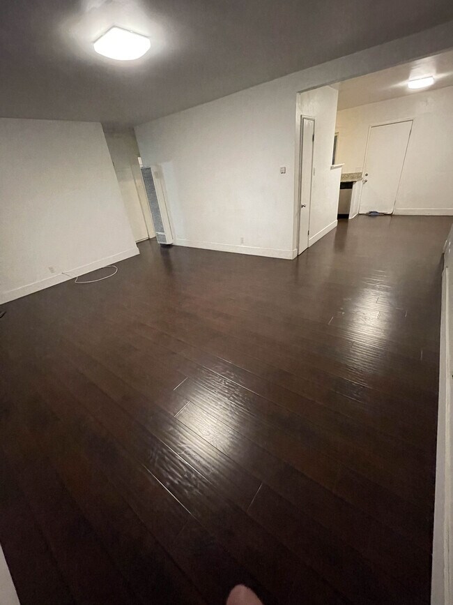 Foto del edificio - 1117 E Fairview Blvd