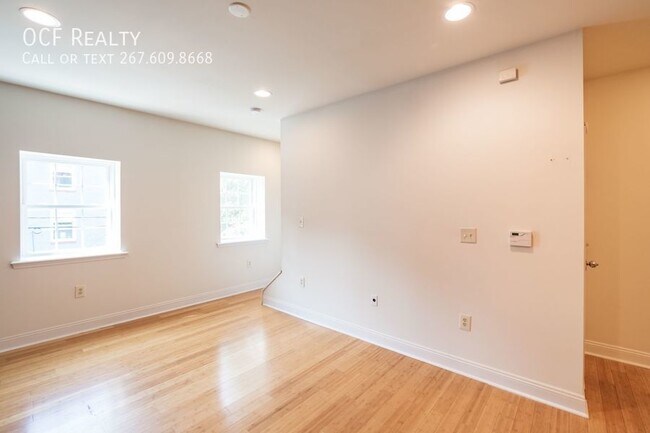 Building Photo - Modern 2 Bed Graduate Hospital Apartment