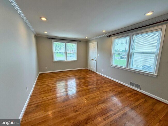 Foto del edificio - 6825 Westmoreland Rd