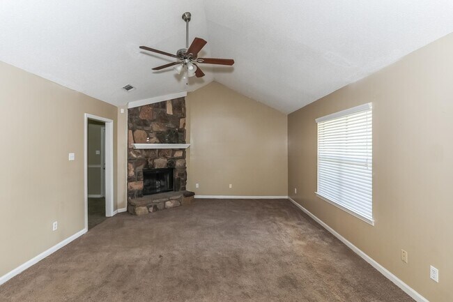 Foto del edificio - 4820 Greenlawn Cove