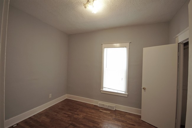 Building Photo - 312 NE Wilson Ave