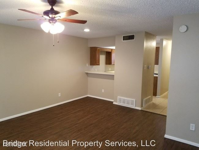 Building Photo - 2 br, 1.5 bath Townhome - 5919 Shadydell Dr