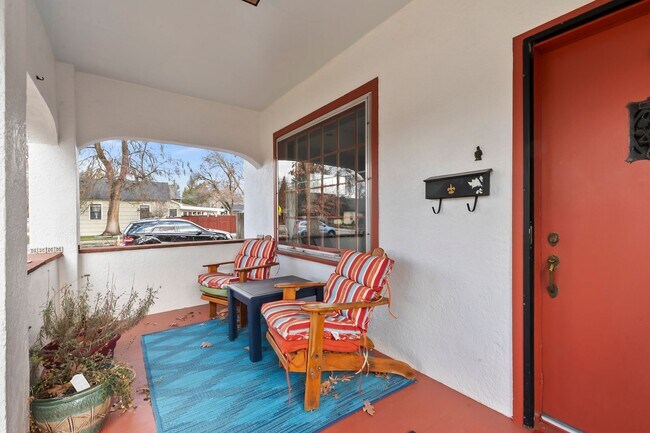 Foto del edificio - 4 Bedroom 2 Bathroom Home in the North End