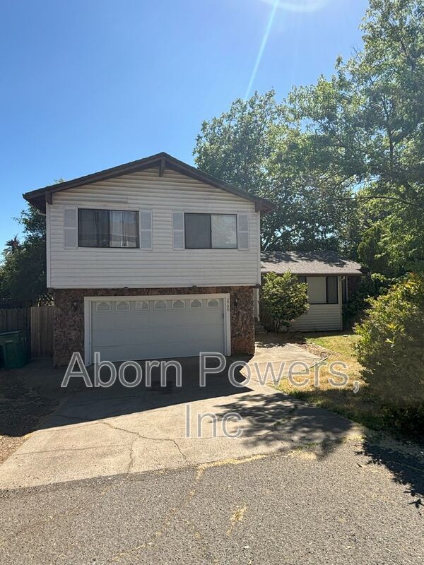 Primary Photo - 2700 Cambridge Rd