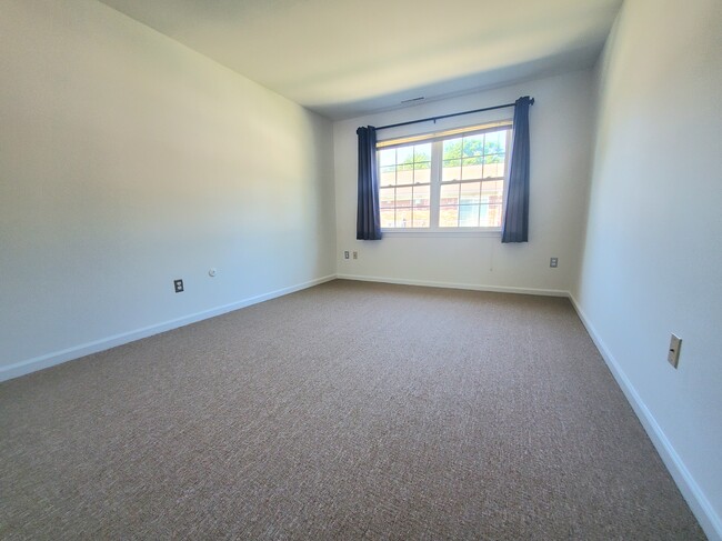 Bedroom - 800 Old Springfield Ave