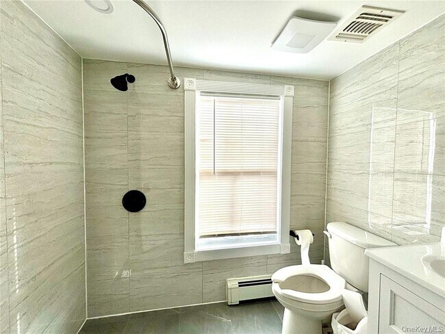 Foto del edificio - 1433 Old Northern Blvd