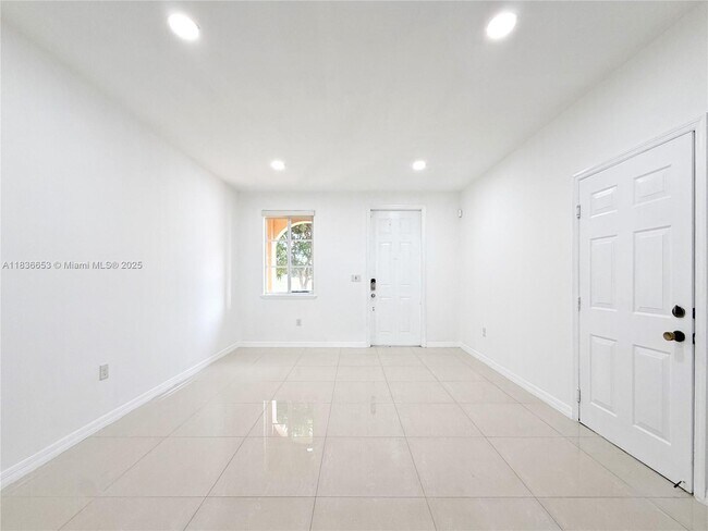 Foto del edificio - 16562 SW 71st Terrace