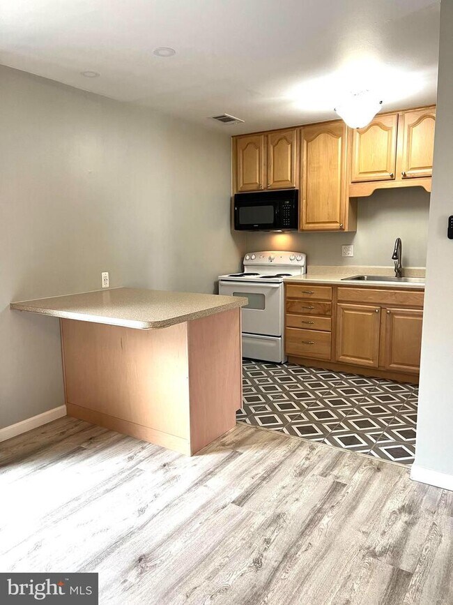 Building Photo - 4303 White Oak Ct