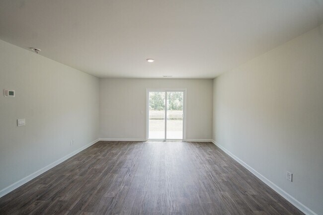 Foto del edificio - AVAILABLE NOW!