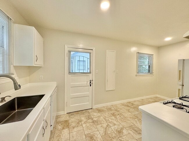 Photo - 2615 E Street Apartment