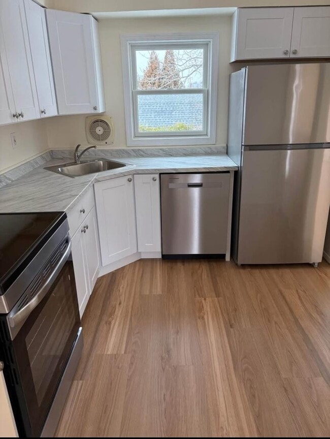 Building Photo - 28 Baldwin St