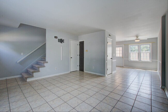 Building Photo - 50 Held Circle Apt #C, Charleston, SC 2941...