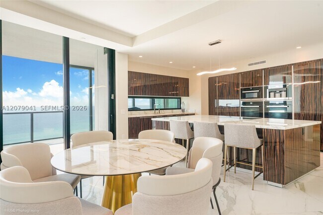 Building Photo - 18555 Collins Ave