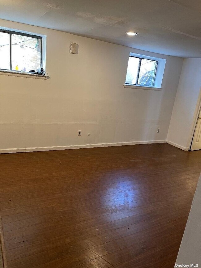 Building Photo - 185 Lamberts Ln