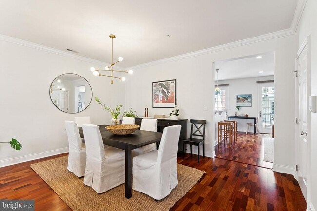 Building Photo - 210 Commodore Court