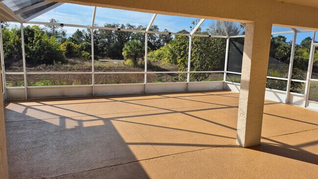 Foto del edificio - 8171 Rocliff Ave