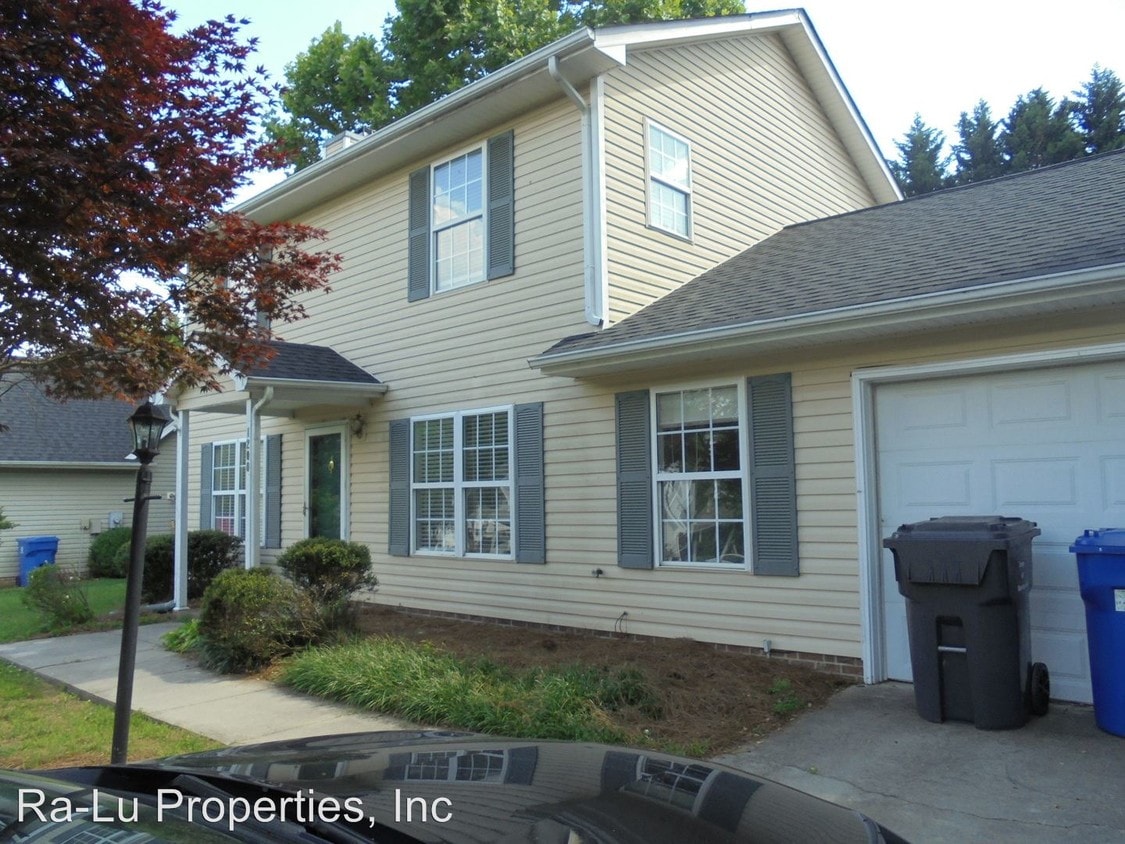 1200 Somerset Crossing Ln, Kernersville, NC 27284 House Rental in
