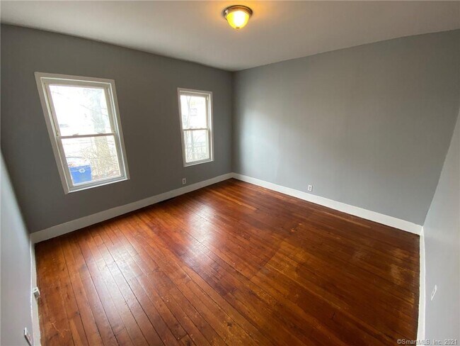 Building Photo - 1361 State St