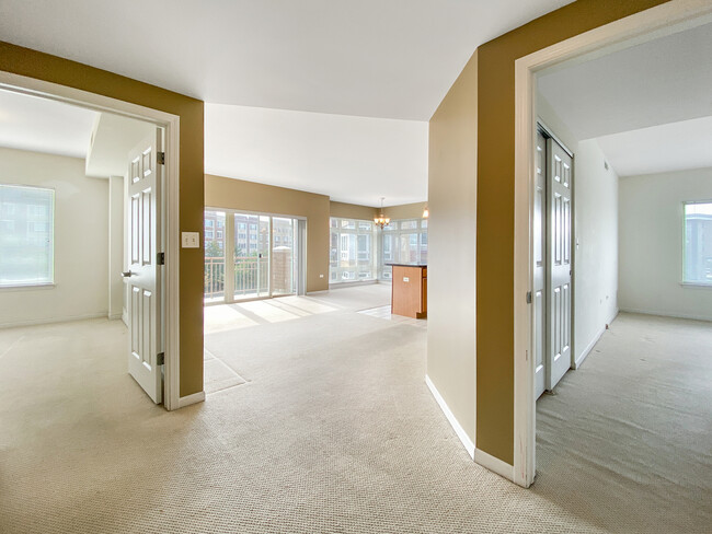 Building Photo - 6759 W Forest Preserve Dr