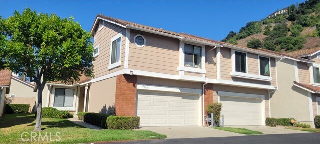 Primary Photo - 2010 Silver Hawk Dr