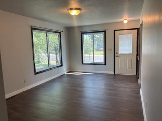 Foto del edificio - 3 BEDROOM | 2 BATH | SPACIOUS RAPID VALLEY...