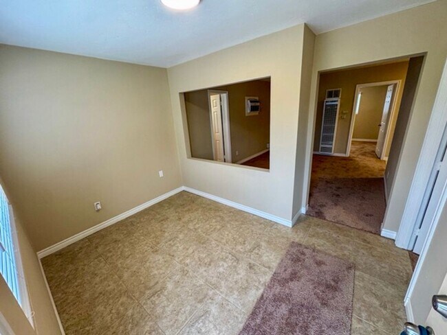 Foto del edificio - Charming 2 Bed 2 Bath Duplex Home on Large...