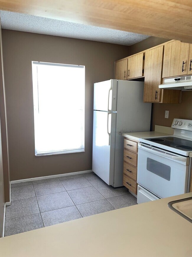 Foto del edificio - 2/2 available now!